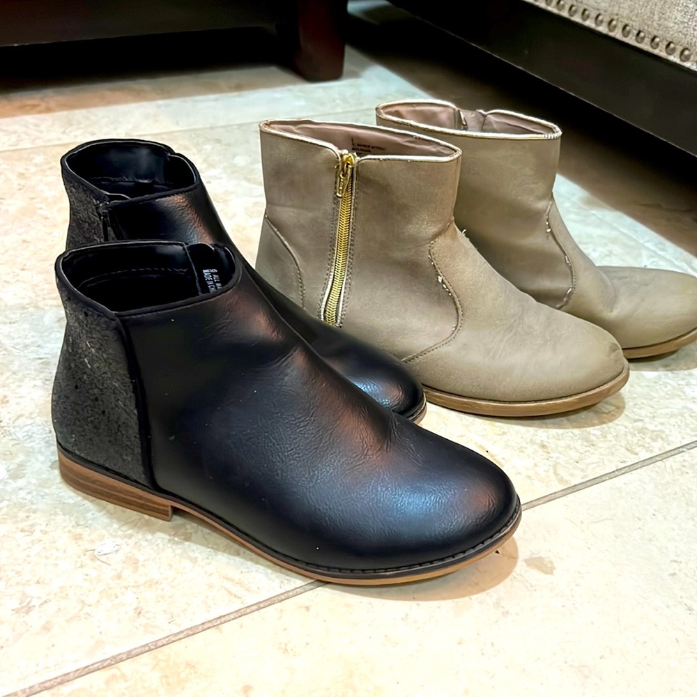 Lot of girls boots size 6 excellent condition